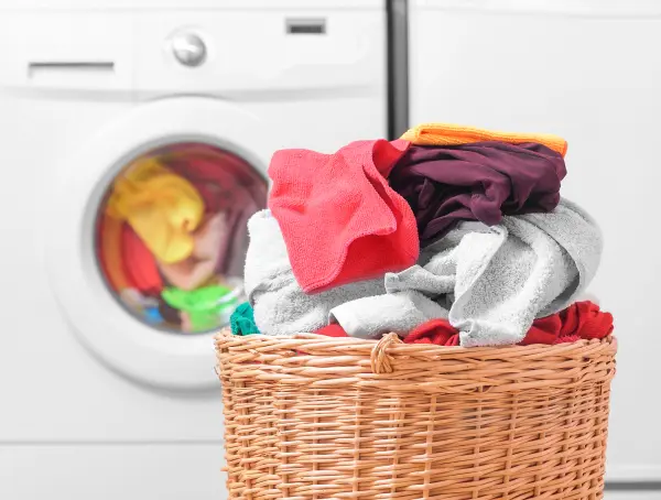 Wann ist es Zeit, die Wäsche zu waschen? Im Artikel erfährst du, wie oft verschiedene Kleidungsstücke in die Waschmaschine gehören – für mehr Hygiene und längere Lebensdauer deiner Kleidung. Wann ist es Zeit, die Wäsche zu waschen? Im Artikel erfährst du, wie oft verschiedene Kleidungsstücke in die Waschmaschine gehören.