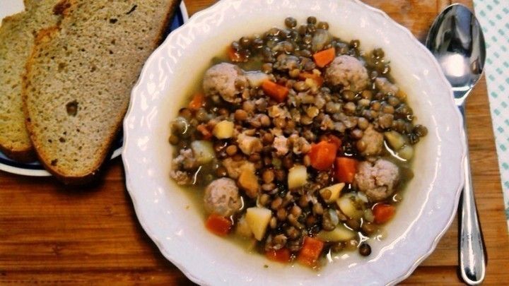 Rezept: Linsensuppe mit Hackfleischklöße und Gemüse | Frag Mutti