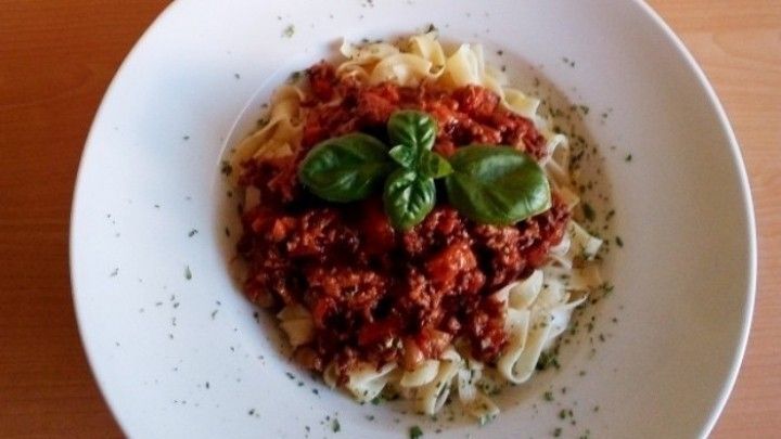 Bolognese mit Bandnudeln - Rezept | Frag Mutti