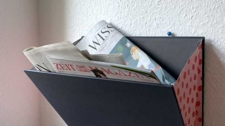 Zeitschriftenhalter aus altem Bucheinband DIY Frag Mutti