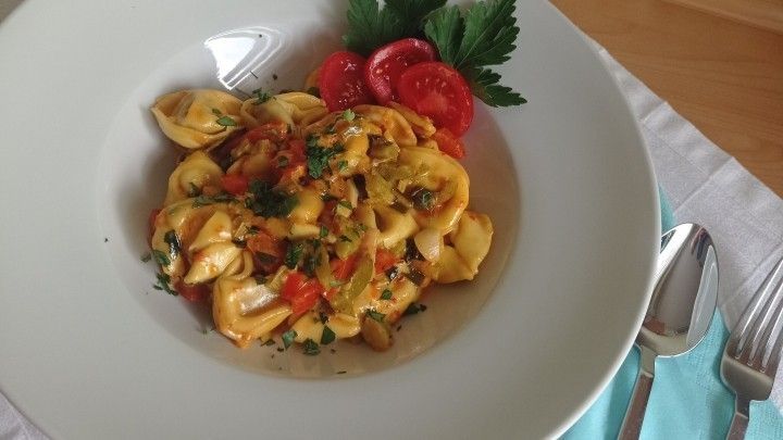 Tortelloni in scharfer Soße - Rezept | Frag Mutti