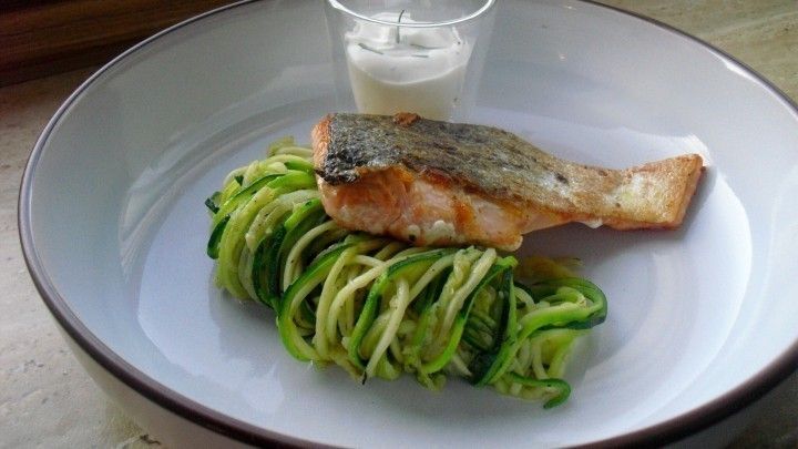 Lachs Auf Zucchini-Spaghetti - Rezept | Frag Mutti