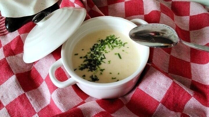 Cremige Spargelsuppe mit einem Hauch von Eierlikör - Rezept