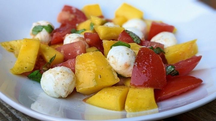 Tomaten-Mozzarella-Salat mit Mango - Rezept | Frag Mutti