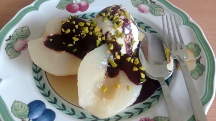 Birne Helene mit Schokoladensoße