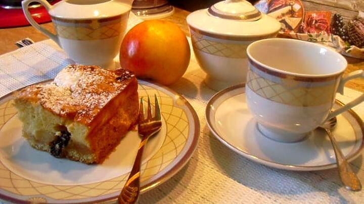 Gedeckter Apfelkuchen mit Quarkguss