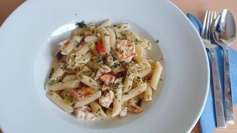 Penne mit Garnelen in Gemüse-Sahne-Soße