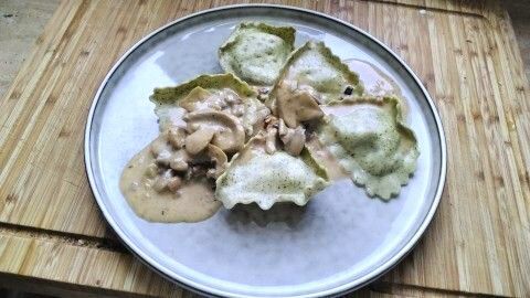 Ravioli mit Champignonsauce