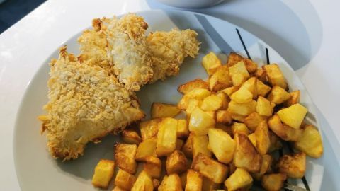 Knuspriges Chicken mit gebackenen Kartoffeln aus der Heißluftfritteuse