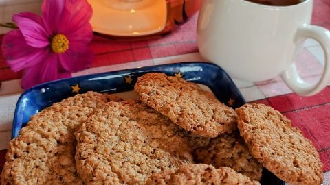 Knusprige Haferkekse sind die perfekte Ergänzung zu deinem Kaffee oder Tee. Einfach und schnell gemacht, bieten sie einen leckeren, knusprigen Genussmoment. Probier sie aus und gönn dir eine kleine Auszeit.