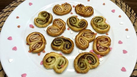 Genieße knusprig-gebackene Blätterteig-Herzen direkt aus der Heißluftfritteuse. Diese herzförmigen Leckerbissen sind perfekt für deine Liebsten!