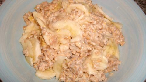 Genieße ein leckeres Frühstück mit diesem köstlichen Dinkelmüsli. Saftige Früchte kombiniert mit nahrhaftem Dinkel bieten dir die perfekte Stärkung für einen energiegeladenen Start in den Tag.