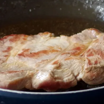 Fleisch anbraten