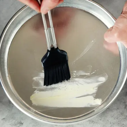 Backformen einfetten mit Butterschmalz