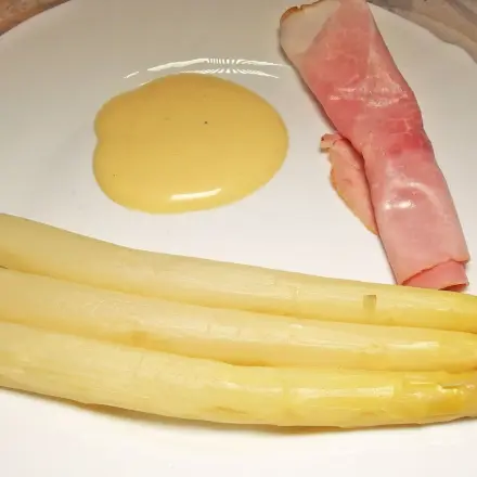 So wird gekochter Spargel ganz mild