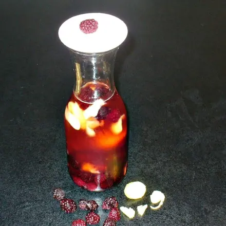 Fruchtiger Brombeeressig mit Ingwer
