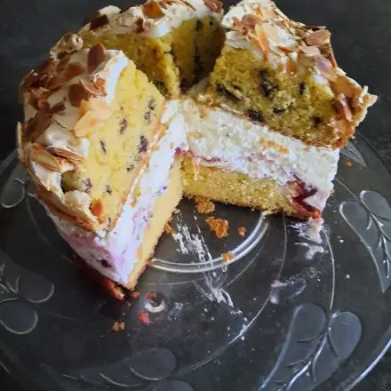 Preiselbeer-Baiser-Torte