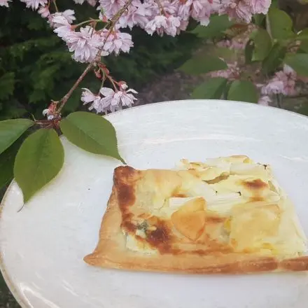 Schneller Flammkuchen mit Spargel