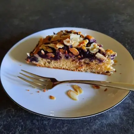 Schneller Heidelbeerkuchen mit Mandeln
