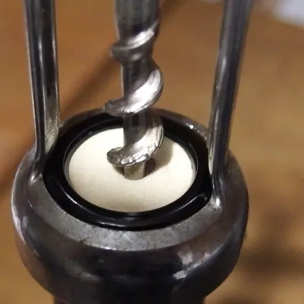 Weinflaschen öffnet man leichter...