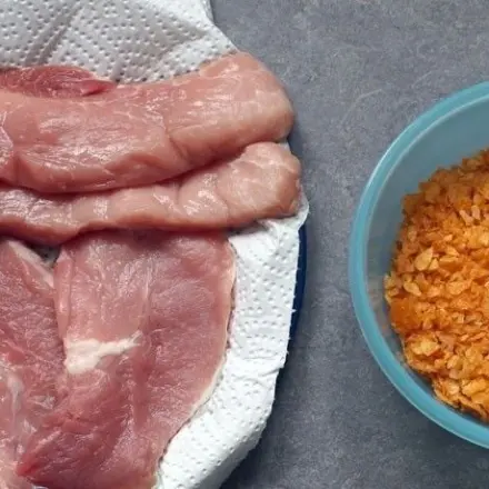 Altes Knabbergebäck zum Panieren verwenden